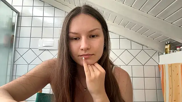 ShaylaChong online show from 07.08.26