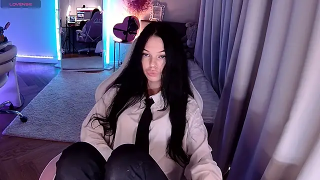 Vivi Vivian online show from 05.18.26