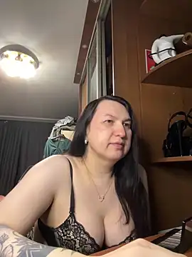 Snapshot of EvaBeautyXxX chatting on 05.25.26 EvaBeautyXxX online show from 05.25.26