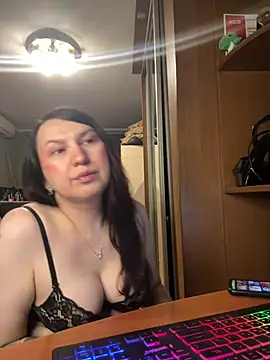 Snapshot of EvaBeautyXxX chatting on 07.17.26 EvaBeautyXxX online show from 07.17.26