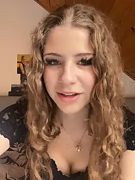 Snapshot of MilaRoseee chatting on 07.27.26 MilaRoseee online show from 07.27.26