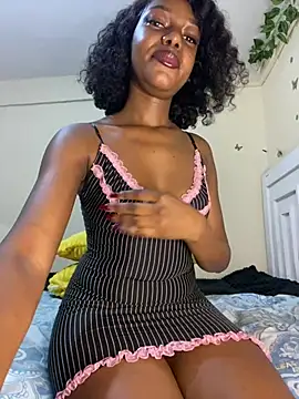 Snapshot of secxy-Petite chatting on 07.18.26 secxy-Petite online show from 07.18.26