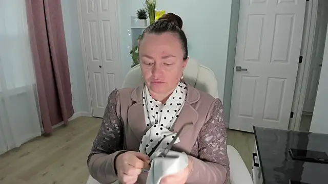 Snapshot of Vika73 chatting on 12.18.24 Vika73 online show from 12.18.24