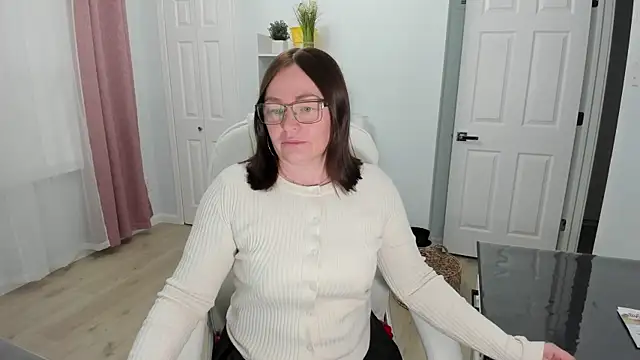 Snapshot of Vika73 chatting on 01.31.25 Vika73 online show from 01.31.25