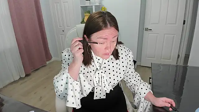 Snapshot of Vika73 chatting on 02.19.25 Vika73 online show from 02.19.25