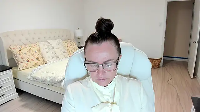 Snapshot of Vika73 chatting on 09.15.25 Vika73 online show from 09.15.25