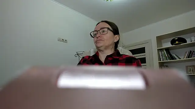 Snapshot of Vika73 chatting on 11.08.25 Vika73 online show from 11.08.25