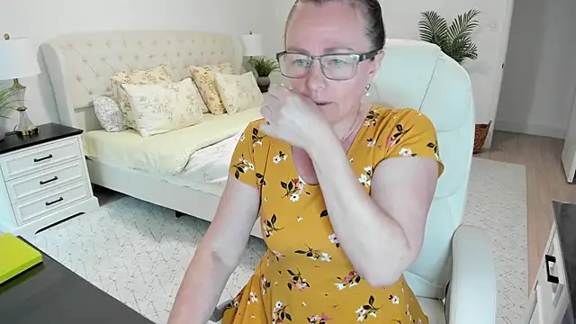 Snapshot of Vika73 chatting on 04.24.26 Vika73 online show from 04.24.26