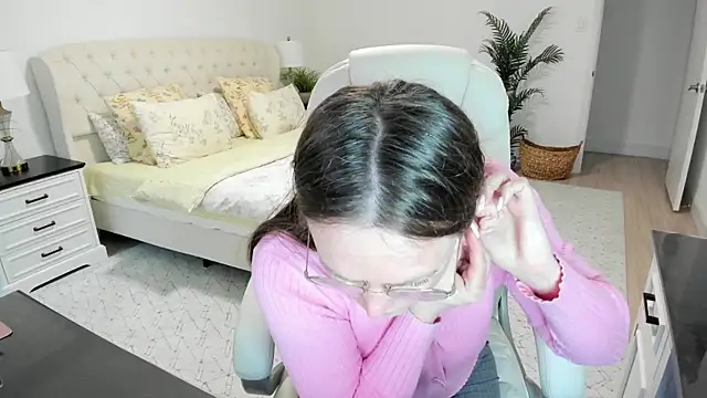Snapshot of Vika73 chatting on 04.27.26 Vika73 online show from 04.27.26