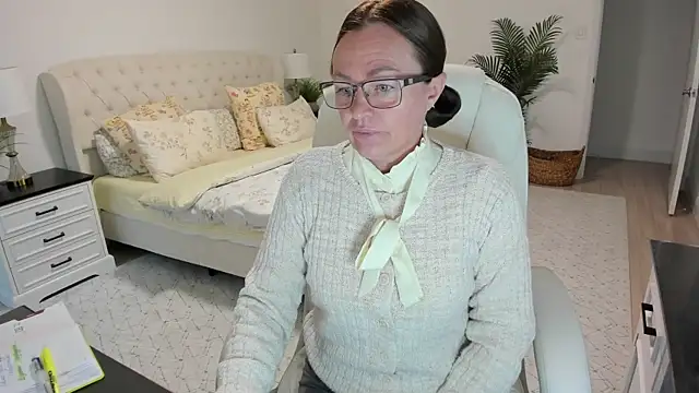 Snapshot of Vika73 chatting on 05.20.26 Vika73 online show from 05.20.26