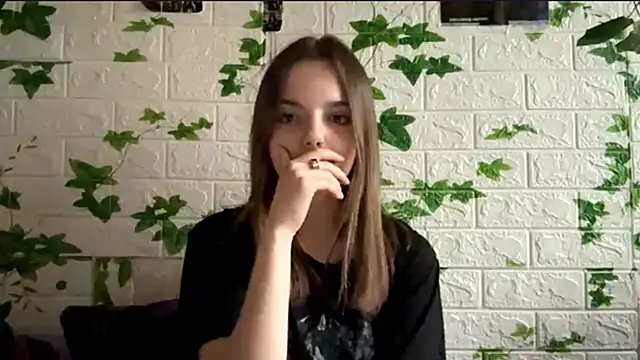 Snapshot of LisaPorse chatting on 05.17.26 LisaPorse online show from 05.17.26