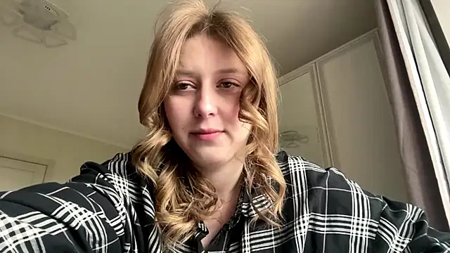 Snapshot of HeyItsAgata chatting on 05.22.26 HeyItsAgata online show from 05.22.26