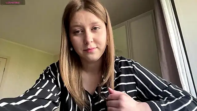 Snapshot of HeyItsAgata chatting on 05.26.26 HeyItsAgata online show from 05.26.26