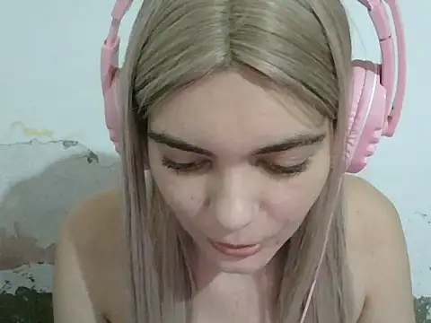 Snapshot of Angel_Ristoww chatting on 05.19.26 Angel Ristoww online show from 05.19.26