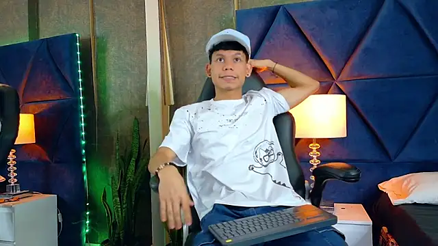 Snapshot of ThiagoFerrer_ chatting on 05.19.26 ThiagoFerrer online show from 05.19.26