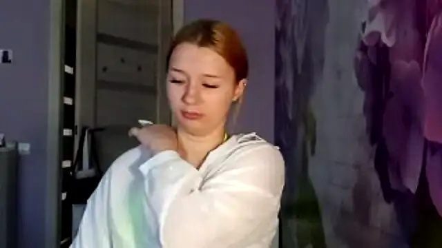 Snapshot of RaeannRoewe chatting on 06.01.26 RaeannRoewe online show from 06.01.26