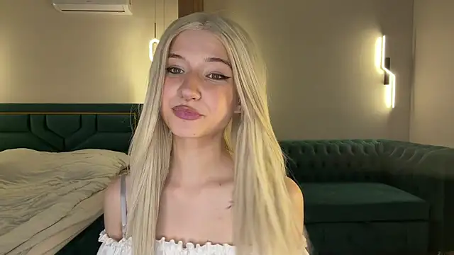 Snapshot of VikkiiSecret chatting on 07.20.26 VikkiiSecret online show from 07.20.26