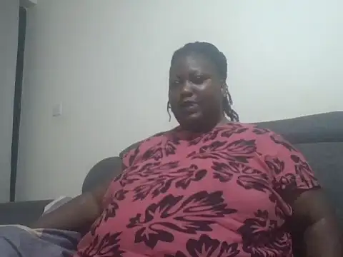 Snapshot of fat_ebonyqueen chatting on 05.19.26 fat ebonyqueen online show from 05.19.26