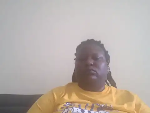 Snapshot of fat_ebonyqueen chatting on 05.26.26 fat ebonyqueen online show from 05.26.26