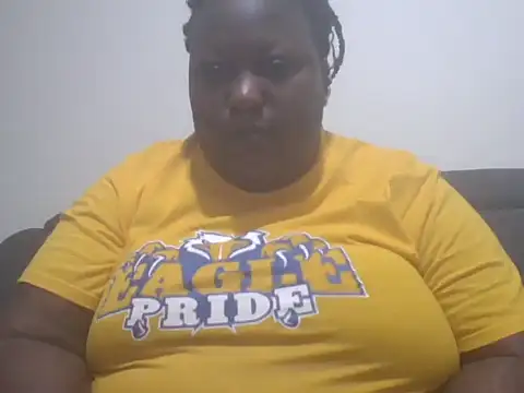 Snapshot of fat_ebonyqueen chatting on 05.27.26 fat ebonyqueen online show from 05.27.26