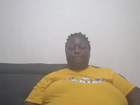 Snapshot of fat_ebonyqueen chatting on 05.27.26 fat ebonyqueen online show from 05.27.26
