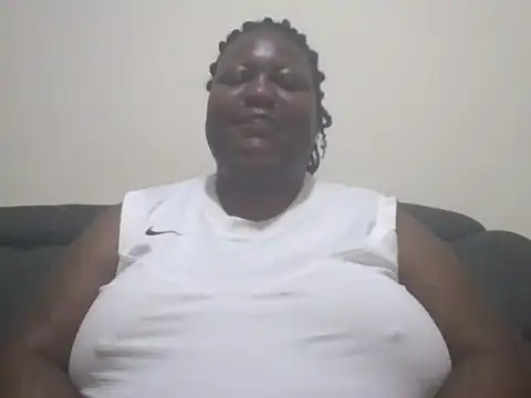 Snapshot of fat_ebonyqueen chatting on 05.29.26 fat ebonyqueen online show from 05.29.26