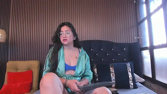 Snapshot of AlissBluumm chatting on 05.25.26 AlissBluumm online show from 05.25.26