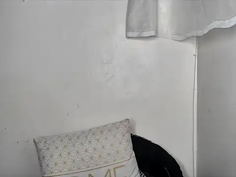 Snapshot of sexyleah25 chatting on 06.22.26 sexyleah25 online show from 06.22.26