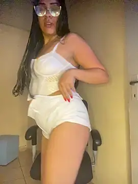 Snapshot of morenasam chatting on 07.27.26 morenasam online show from 07.27.26