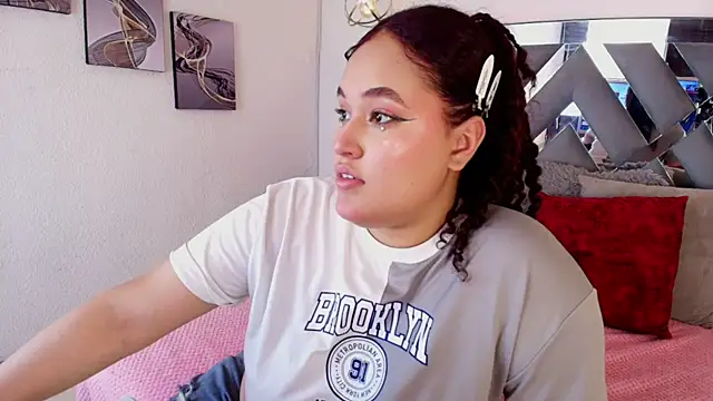Snapshot of Leyla_Zr chatting on 05.26.26 Leyla Zr online show from 05.26.26