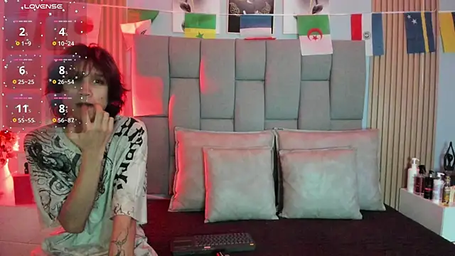 Snapshot of Mika_love_milo chatting on 07.16.26 Mika love milo online show from 07.16.26