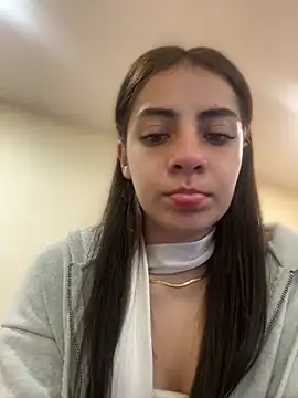 Hanna Cruz  online show from 06.08.26