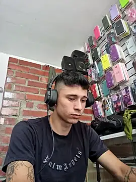 Snapshot of tom_latin chatting on 05.28.26 tom latin online show from 05.28.26