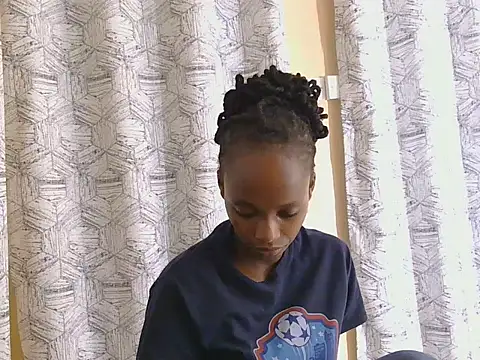 Snapshot of Petitemissy chatting on 05.25.26 Petitemissy online show from 05.25.26