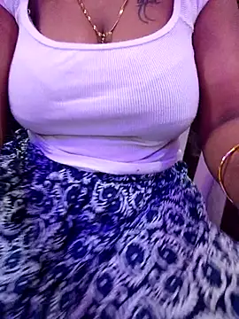 Snapshot of radhikagupta345 chatting on 05.27.26 radhikagupta345 online show from 05.27.26