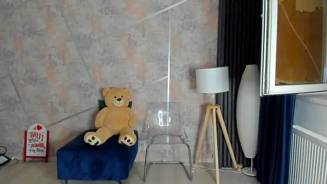 Snapshot of skinnyeva chatting on 05.22.26 skinnyeva online show from 05.22.26