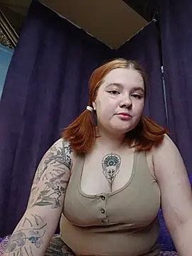 Snapshot of Triss_V chatting on 05.25.26 Triss V online show from 05.25.26