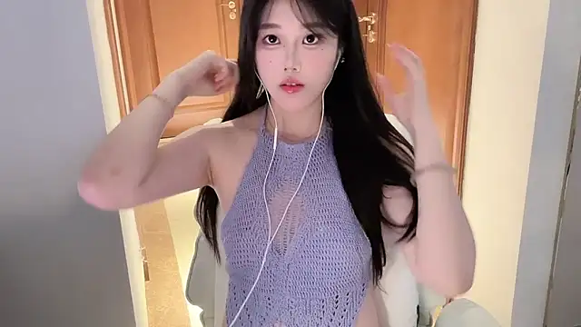 Snapshot of April_UU chatting on 05.25.26 April UU online show from 05.25.26
