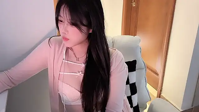 Snapshot of April_UU chatting on 05.27.26 April UU online show from 05.27.26
