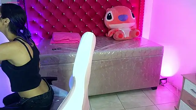 Snapshot of Cami_monroe_m chatting on 05.23.26 Cami monroe m online show from 05.23.26