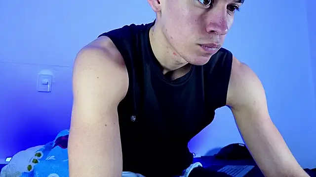 Snapshot of Luke_Muscle chatting on 05.25.26 Luke Muscle online show from 05.25.26