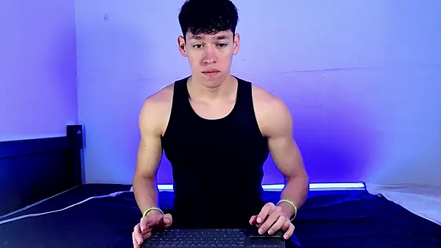 Snapshot of Luke_Muscle chatting on 05.27.26 Luke Muscle online show from 05.27.26
