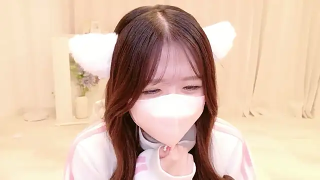 Snapshot of Yuinyaaa chatting on 06.28.26 Yuinyaaa online show from 06.28.26