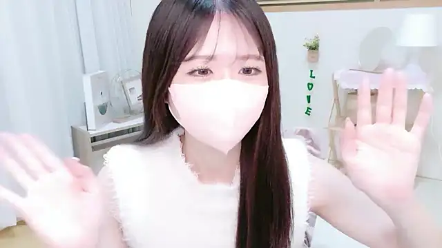 Snapshot of Yuinyaaa chatting on 06.30.26 Yuinyaaa online show from 06.30.26