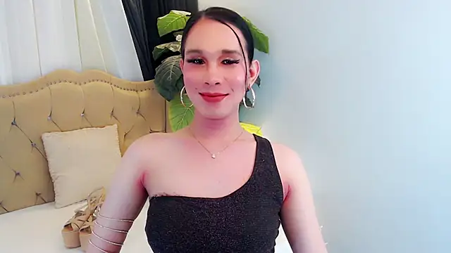 Snapshot of LexiLoreOnTop chatting on 06.30.26 LexiLoreOnTop online show from 06.30.26