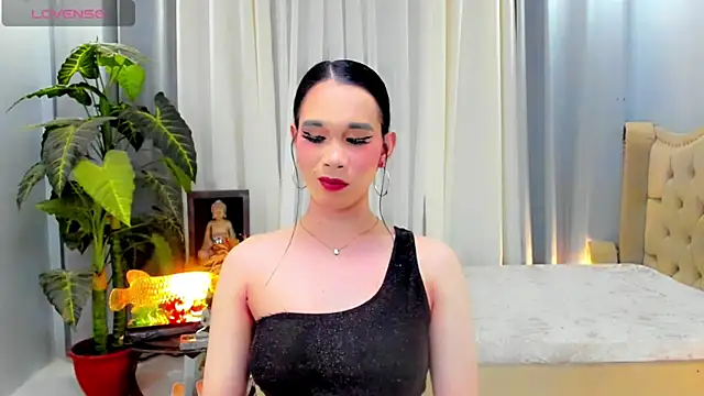 Snapshot of LexiLoreOnTop chatting on 07.25.26 LexiLoreOnTop online show from 07.25.26