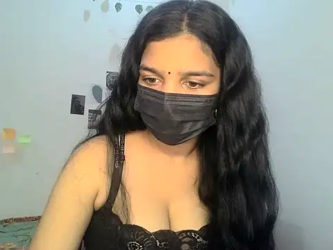 Snapshot of suzan_melly chatting on 05.22.26 suzan melly online show from 05.22.26