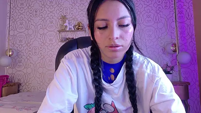 Snapshot of Laurengh_ chatting on 05.26.26 Laurengh online show from 05.26.26