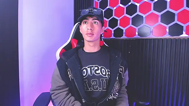 Snapshot of SantyFoxxs chatting on 06.18.26 SantyFoxxs online show from 06.18.26