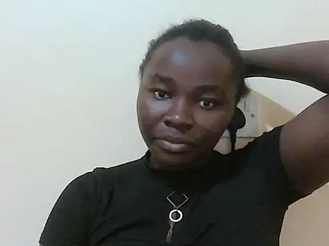 Snapshot of roziebeauty chatting on 07.29.26 roziebeauty online show from 07.29.26